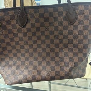 Louis Vuitton Neverfull MM in good condition